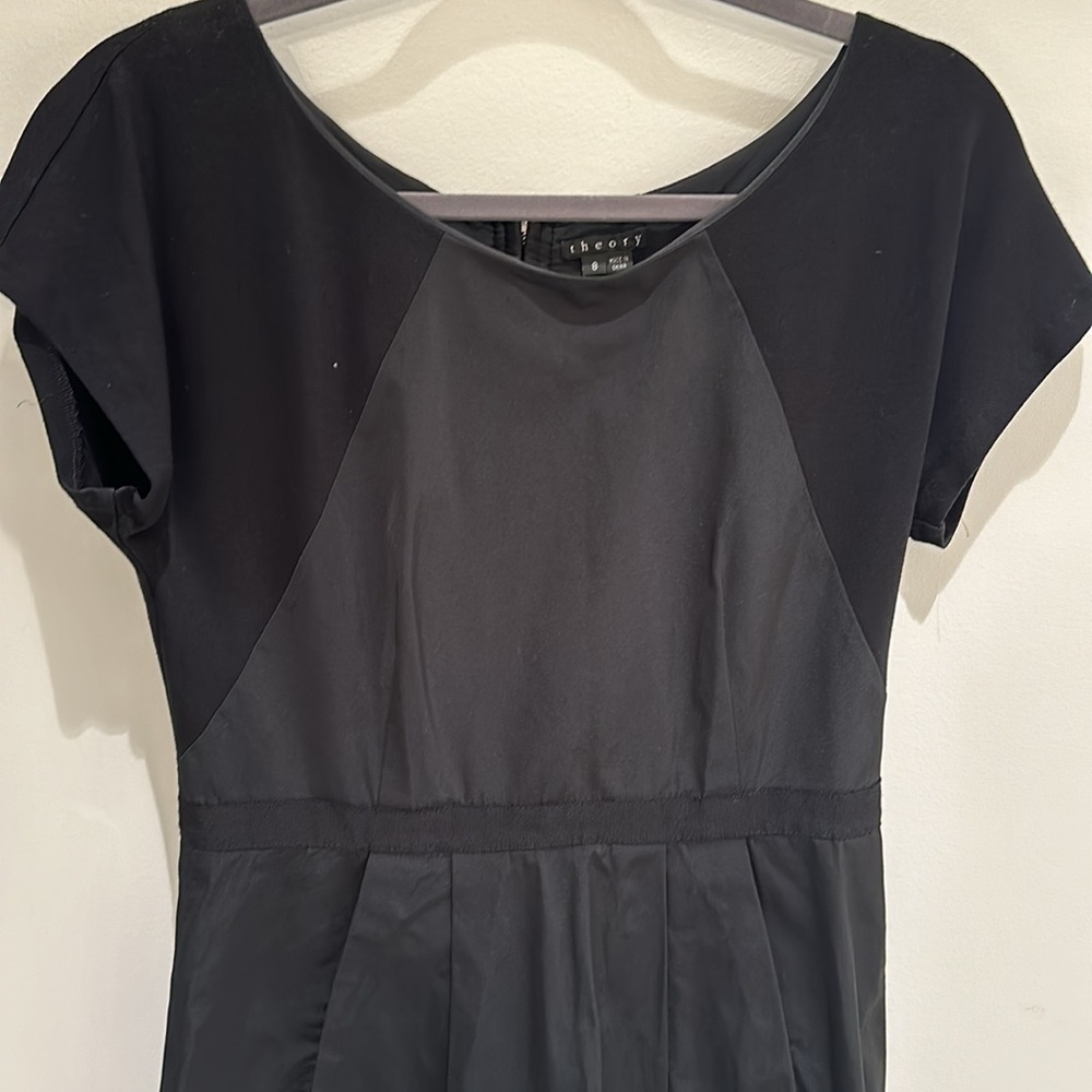 Theory, size 8, black dress with cotton panel, exposed zipper and pockets - Picture 5 of 5